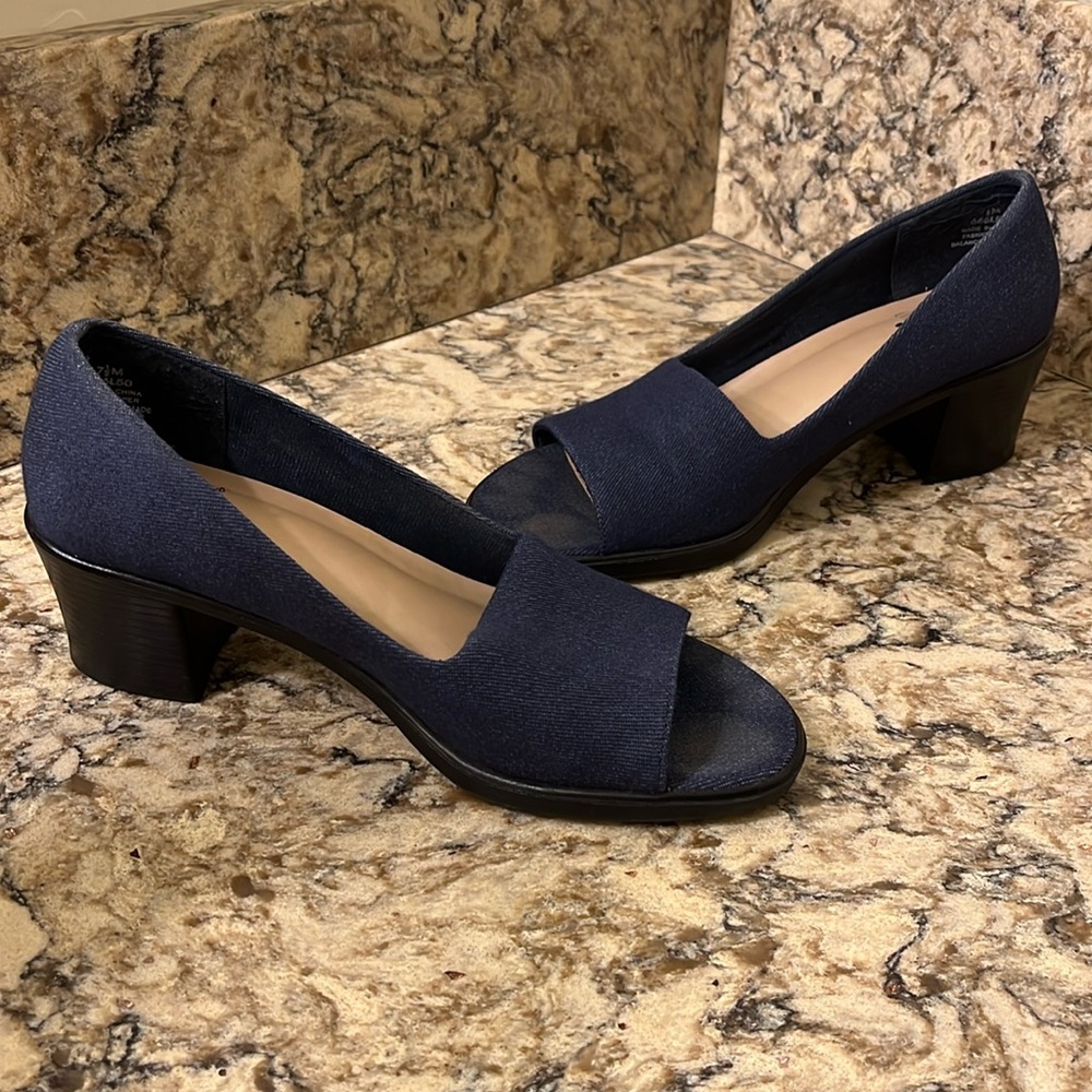 Lifestride blue denim open toe heels 7.5